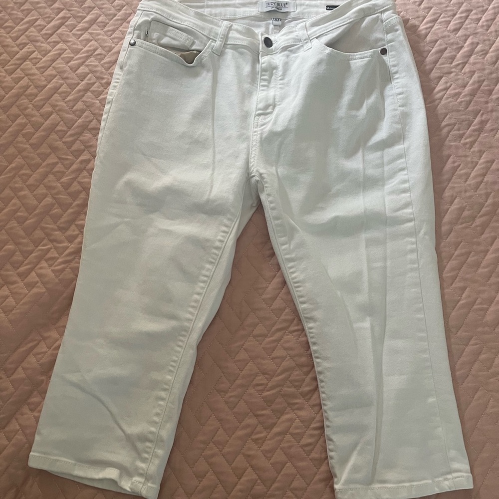 Judy Blue White Skinny Fit Capri